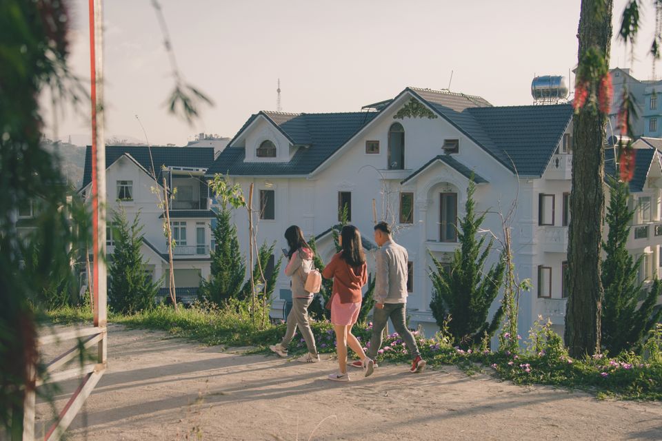 The Everyday Value of Knowing Your Neighbourhood on Foot